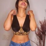 Kriti verma Instagram - Different moods looking forward to this weekend. Which one is your fav ?? 1,2,3,4,5 or 6th? Blouse- @aayeshasfashion2007 . . . . . . #kriti #kritivermaofficial #post #pic #instagood #instapost #biggboss #roadies #explore #foryou #foryourpage❤️