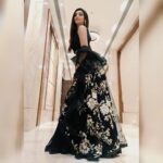 Kriti verma Instagram - Act like summer..walk like Rain 💔 . . . . . . . #kriti #chingari #biggboss #roadies #lehanga #tallgirl #eventdiaries #celebrityappearance #dance #ShowTime #event #jaimatadi🙏