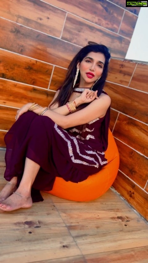 Kriti verma Instagram - Who all loves Mangoshake :š . . . . . . . . #kriti #kritiverma #explore #foryou #foryourpage #mangoshake #haryanavi #haryana #delhi #instapost #reelsinstagram #reelkarofeelkaro #reelsindia #suit #jaimatadi š Delhi, India