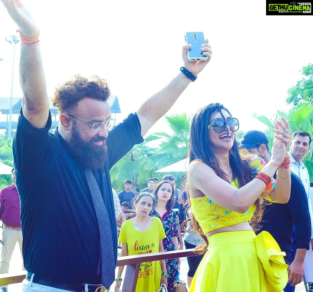Kriti verma Instagram - Ohh Yes.. I love my people , my audience, My ❤️ #photodump . . . . . . . #kriti #kritiverma #event #eventdiaries #Gucci #explore #for you #foryourpage #delhi #trending #love #punlicshow #appearance #dance #host #celebrity #celebrityappearance #jaimatadi🙏