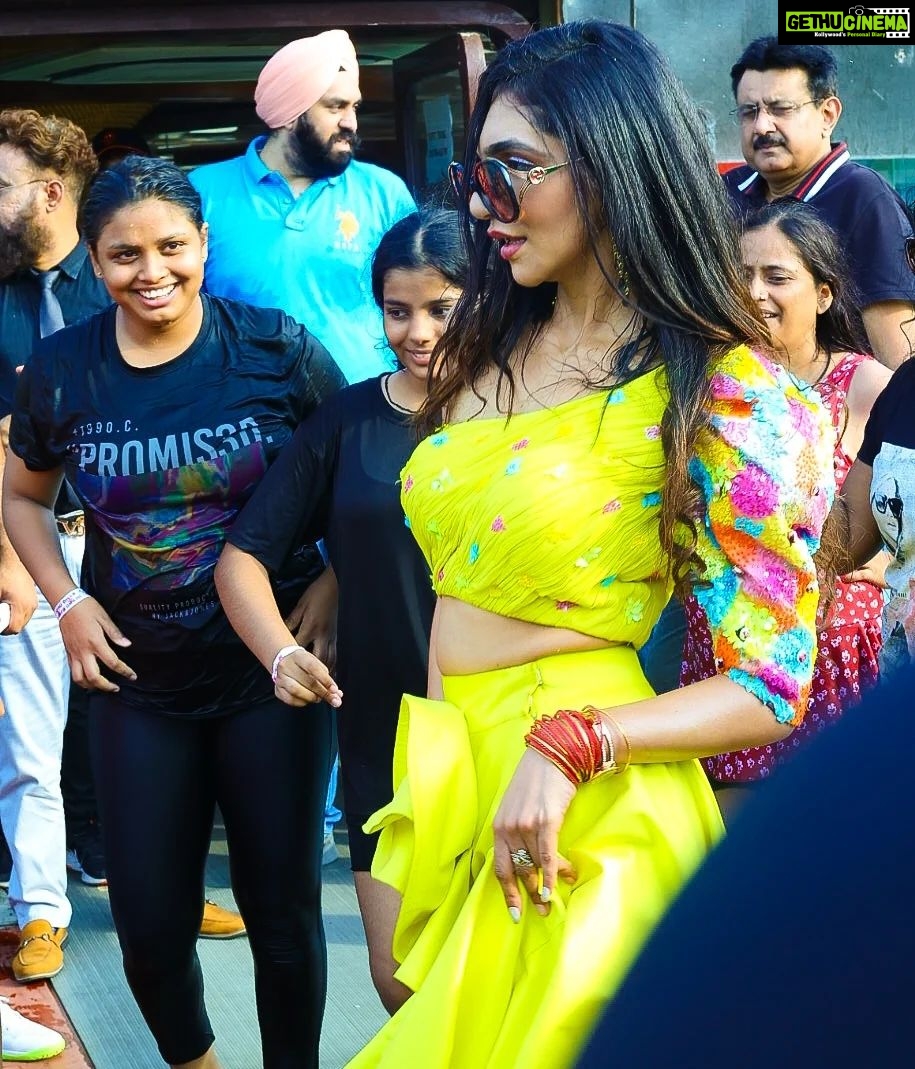 Kriti verma Instagram - Ohh Yes.. I love my people , my audience, My ❤️ #photodump . . . . . . . #kriti #kritiverma #event #eventdiaries #Gucci #explore #for you #foryourpage #delhi #trending #love #punlicshow #appearance #dance #host #celebrity #celebrityappearance #jaimatadi🙏