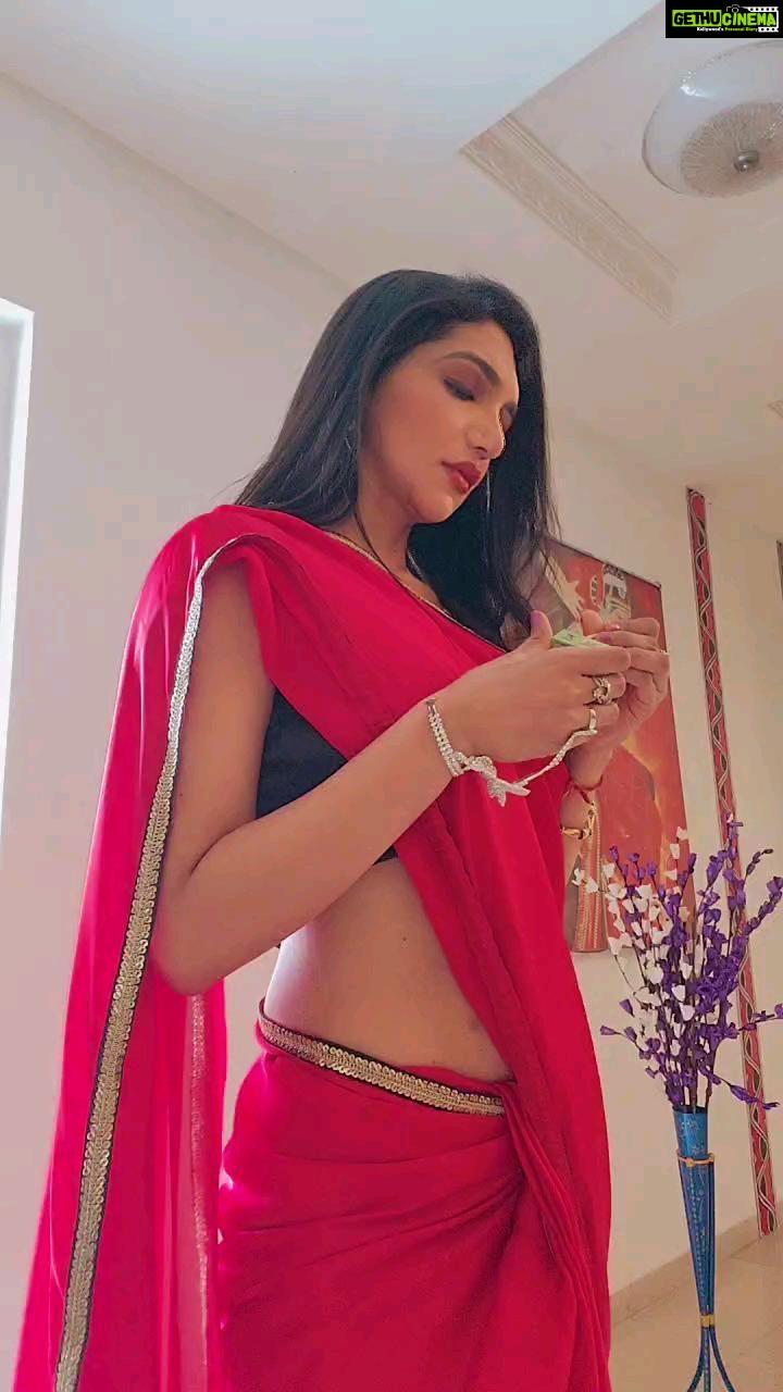 Kriti verma Instagram - Imagine someone dedicating these lines for you β€οΈβπ₯ . . . . . . #reelsinstagram #reelkarofeelkaro #kriti #kritiverma #reels #saaree #ethnic #love #bts #inbetweenshots #biggboss #MTV #roadies #dance #retro #shootdiaries #jaimatadi π