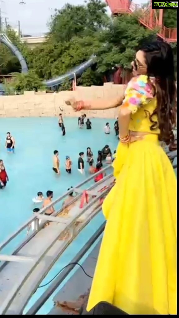 Kriti verma Instagram - Oo mere balam thaanedar chalave Gypsy 😎 Glimpse from a recent Show in a waterpark. . . . . . . . #event #eventdiaries #gypsy #kriti #kritiverma #pranjaldahiya #haryana #haryanvisong #biggboss #Show #showtime #roadies #dance #performance #appearance #jaimatadi 🙏