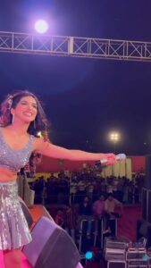 Kriti verma Instagram - Can you spot 2 moons in one frame ?? 🧿😋 Happy Chhoti Diwali 🔥❤️😘 . . . . . . . . #diwali #event #eventdiaries #kriti #kritiverma #show #reels #reelsinstagram #diwali #festival #india #explore #foryou #foryourpage #jaimatadi🙏🏻