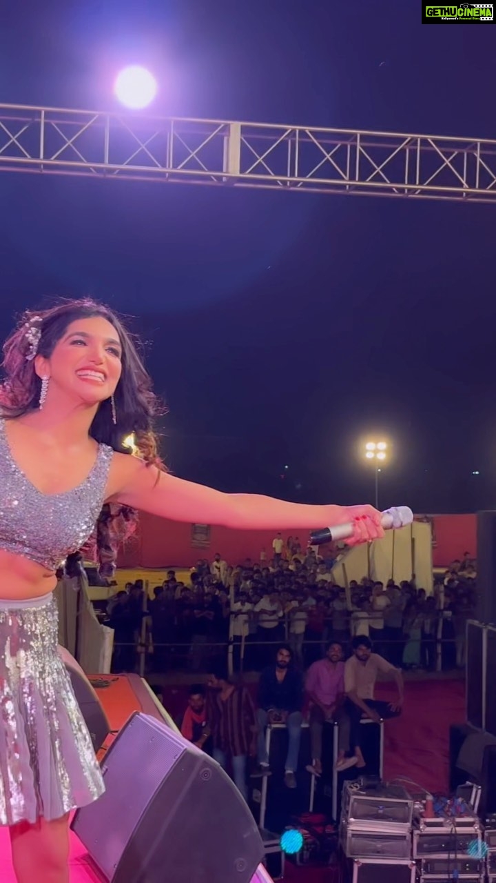 Kriti verma Instagram - Can you spot 2 moons in one frame ?? 🧿😋 Happy Chhoti Diwali 🔥❤️😘 . . . . . . . . #diwali #event #eventdiaries #kriti #kritiverma #show #reels #reelsinstagram #diwali #festival #india #explore #foryou #foryourpage #jaimatadi🙏🏻
