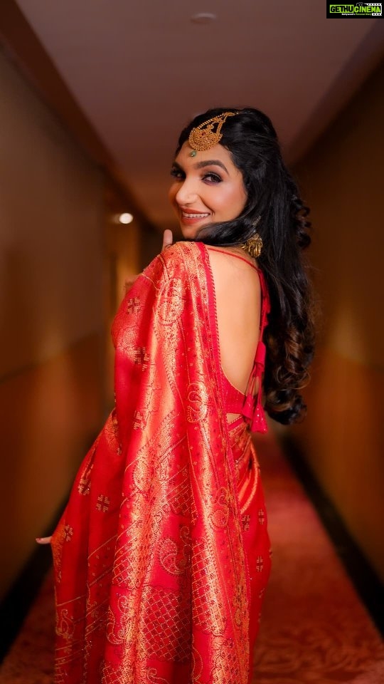 Kriti verma Instagram - Belated happy karva chauth to all the beautiful ladies and their husbands ❤️❤️ Shot by - @mr_das_photowala Makeup - @makeoverbyvinitalalwani . . . . . . #reels #reelsinstagram #reelkarofeelkaro #kriti #kritiverma #saaree #ethnic #karvachauth #video #biggboss #roadies #mtv #bcl #mtveoadies #xtreme #love #okbye 🧿