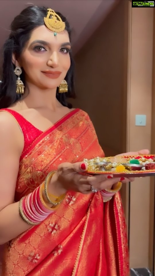 Kriti verma Instagram - Time to add a little sparkle to your #KarwaChauth with @julahaasarees & @tanabanasarees latest catalogue of festive sarees! #IAmJulahaa #JulahaaSarees #KarwaChauth2022 #FestiveWear #ReelsIndia