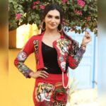 Kriti verma Instagram - Put on your Red Dress and Dance the blues 🧿 . . . . . . . #potd #ootd #tallgirl #kriti #kritiverma #punjabi #delhite #mumbaikar #actor #actorslife #musicvideo #love #laugh #explore #foryou #foryourpage #event #eventdiaries #bts #jaimatadi🙏🧿