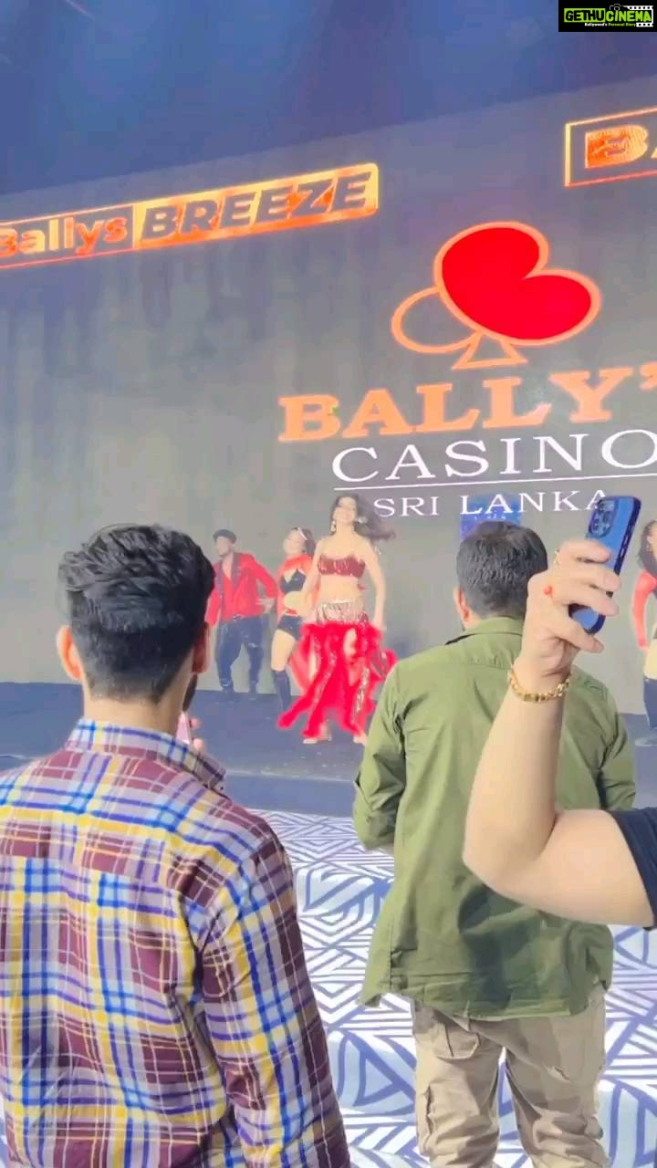Kriti verma Instagram - This one is my ❤️ from Delhi Event VC - @siraj_choudhary . . . . . . . #sakisaki #norah #norahfatehi ##koenamitra #saki #kriti #kritiverma #love #eventdiaries #event #dance #shows #red #hot #tallgirl #biggboss #roadies #jaimatadi🙏🧿