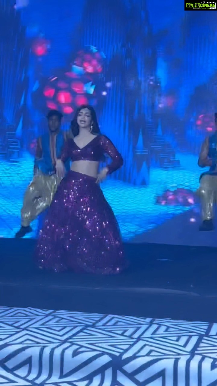 Kriti verma Instagram - Treat to my eyes 🥰🧿🔥 . . . . . . . #dance #reel #reelsinstagram #event #eventdiaries #biggboss #roadies #dancereels #show #delhi #ballys #ballysentertainment #fazil #jaimatadi🙏