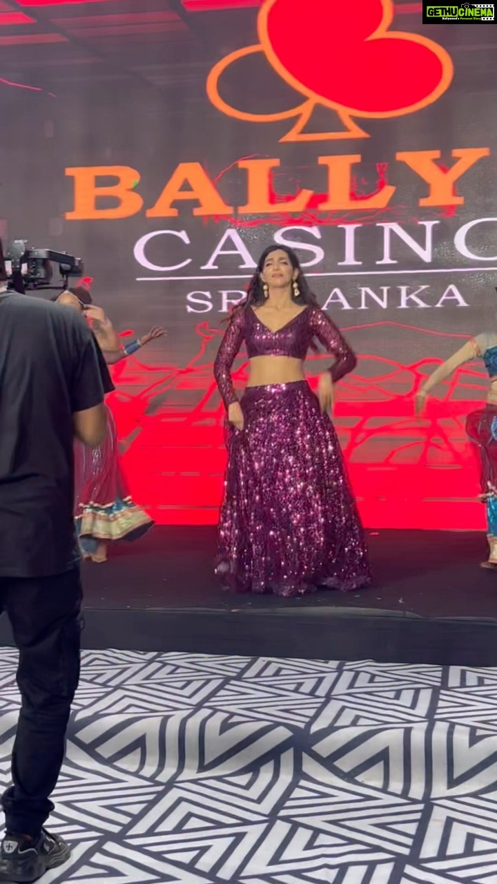 Kriti verma Instagram - #paramSundari ❤️🙏🏻💥🧿 . . . . .#reels #reeltoreel #danceevent #show #showdoaries #ballys #ballysentertainment #kriti #kritiverma #biggboss #mtv #mtvroadies #explore #foryou #foryourpage #trending #viral #videos #dancereels #dancer #actor #jaimatadi🙏🏻