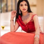 Kriti verma Instagram - #Repost @viralbhayani with @let.repost • • • • • • Bigg boss fame @kritivermaofficial looks stunning in her magnificent lehanga and Jewellery at a recently held event in Surat. She was seen rocking the stage with her amazing dance performance and raising the temperature with her killer smile.