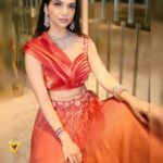 Kriti verma Instagram - #Repost @viralbhayani with @let.repost • • • • • • Bigg boss fame @kritivermaofficial looks stunning in her magnificent lehanga and Jewellery at a recently held event in Surat. She was seen rocking the stage with her amazing dance performance and raising the temperature with her killer smile.