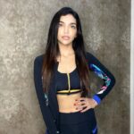 Kriti verma Instagram - Hello hidden abs 😂🧿❤️ . . . . . . #kriti #kritiverma #instagood #instapost #potd #tallgirl #actor #actorslife #bts #shot #biggboss #roadies #mtv #bcl #tbjjn #simran #kalakalachashma #jacket #sports #sportswear #gym #gymdiaries #jaimatadi 🙏🏻