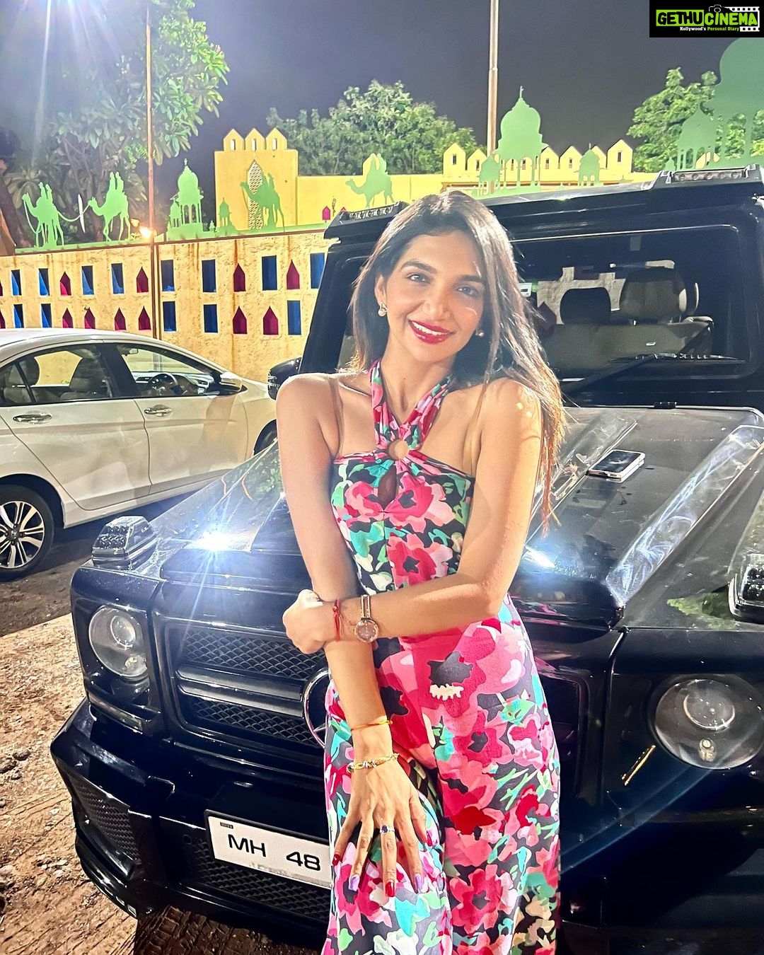 Kriti verma Instagram - Beauty & the Beast 🔥🧿 . . . . . . . #kriti #kritiverma #mercedes #brabus #gwagon #love #car #luxury #lifestyle #roadies #biggboss #bigboss #jaimatadi🧿🙏🏻❤️🔥