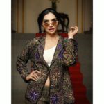 Kriti verma Instagram - Hello Weekend 🧿😎 . . . . #blazer #punjaban #kalakalachashma #kriti #kritiverma #tallgirl #hotpants #musicvideo #biggboss #bigboss #mtv #roadies #jaimatadi🙏🏻