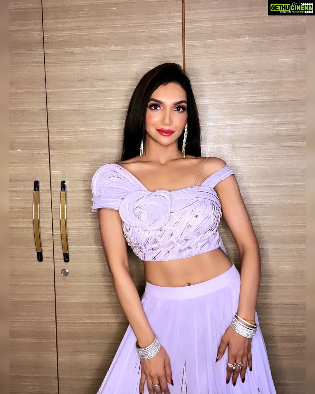 Kriti verma Instagram - #Basanti song coming out on 22.03.2023 ♡ Wearing - @coutureisabis Makeup - @anmolkapoormua Hair - @priyankamakeovers2022 . . . . . #kriti #kritiverma #basanti #pappi #roadies #biggboss #event #mondaymood #explore #foryou #foryourpage #jaimatadi🙏🏻🚩
