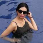 Kriti verma Instagram - Pool time 😎🥰🧿 . . . . . #potd #poolparty #family #love #delhite #mumbaikar #kriti #kritiverma Downtown