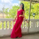 Kriti verma Instagram - Very thing is better in pink 🌸 . . . . . . . #saaree #ethnic #love #pink #kriti #kritiverma #tallgirl #biggboss #roadies #mtv #actor #actorslife #jaimatadi🙏🏻 Kharghar, Mumbai