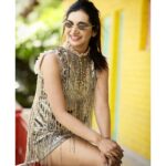 Kriti verma Instagram - Less Bitter, More Glitter @kritivermaofficial ✨ . . . . #kriti #kritiverma #biggboss #roadies #actor #actorslife #candid #potd #bts #kalakalachashma #musicvideo #sunday #funday #shortdress #goldengirl #glitters 🧿