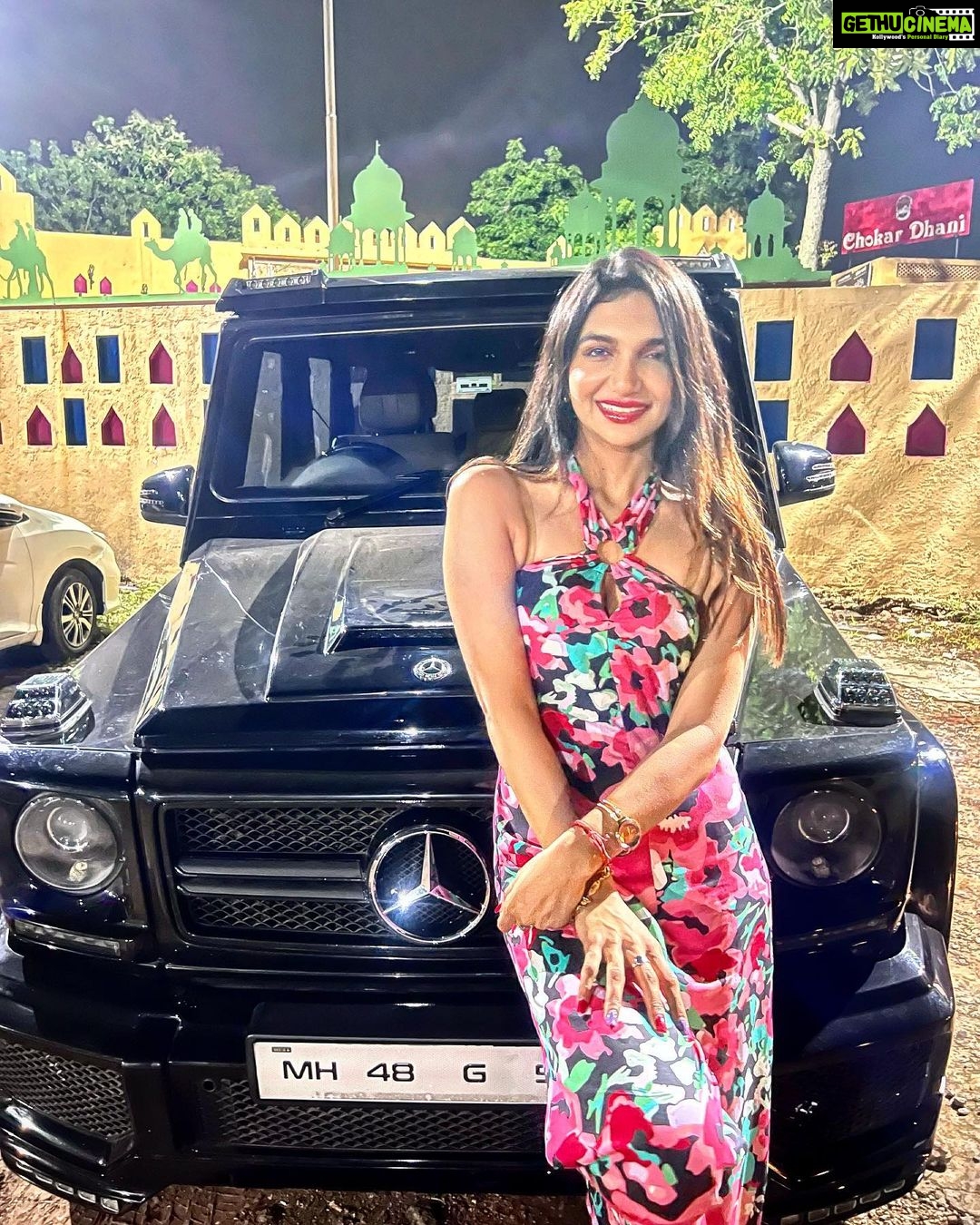 Kriti verma Instagram - Beauty & the Beast 🔥🧿 . . . . . . . #kriti #kritiverma #mercedes #brabus #gwagon #love #car #luxury #lifestyle #roadies #biggboss #bigboss #jaimatadi🧿🙏🏻❤️🔥