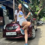 Kriti verma Instagram - Goa feels in Mumbai.. this is my V old car..though m dying to get a new one..I love this one from the core of my heart as it has been with me in my ups and downs🧿❤️ . . . . . . #kriti #kritiverma #biggboss #roadies #goa #mumbai #hotpants #yellowshades #potd #dubbing #movie #chakra #jaimatadi🙏🏻