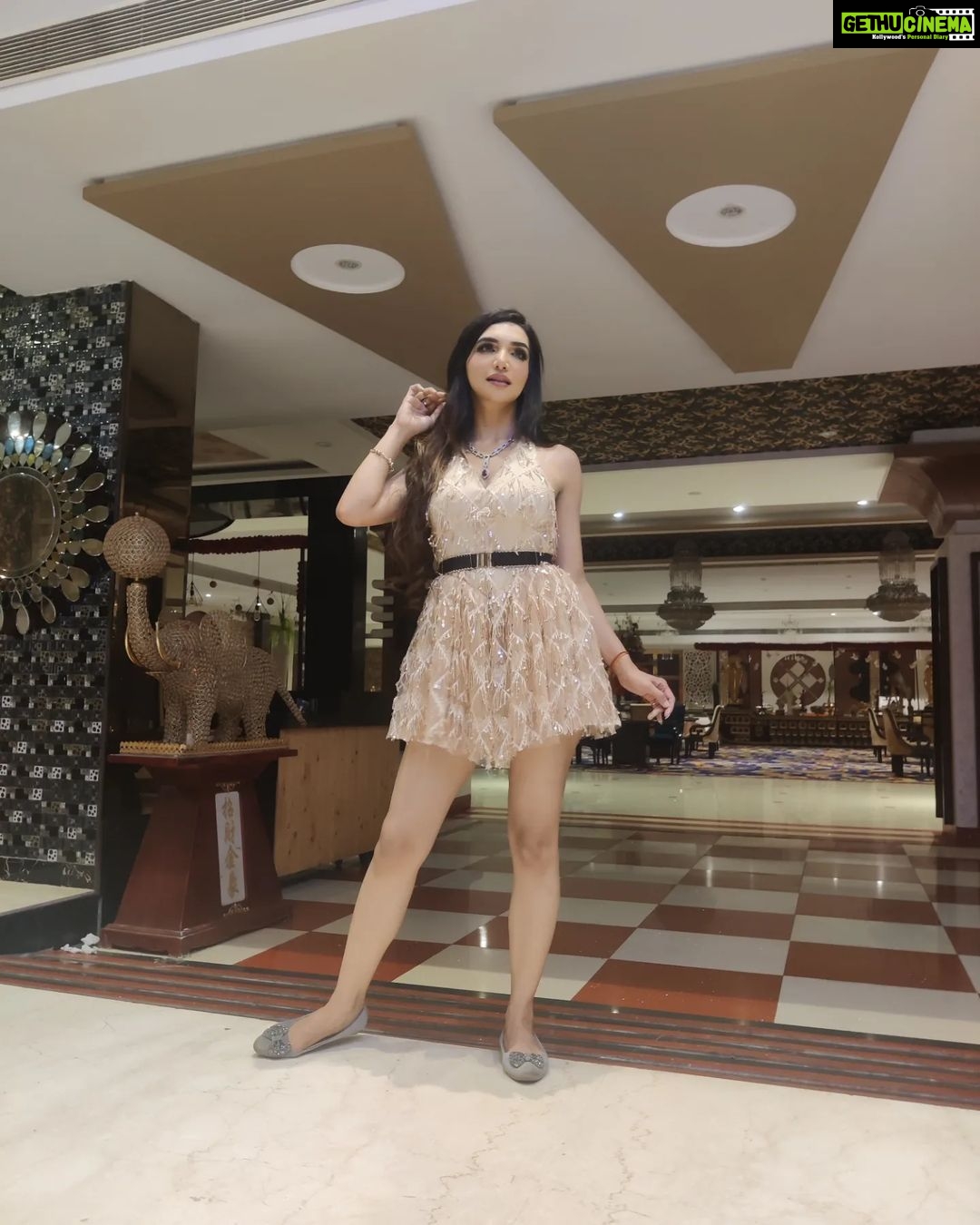 Kriti verma Instagram - Happiness after a successful show... My fav pic is the last one .. Find out why ?? @kanchan6155 ❤️ . . . . . . #kriti #kritiverma #event #eventdiaries #shortdress #show #stage #biggboss #roadies #dancingqueen #potd #explore #foryou #foryourpage #jaimatadi🙏🧿