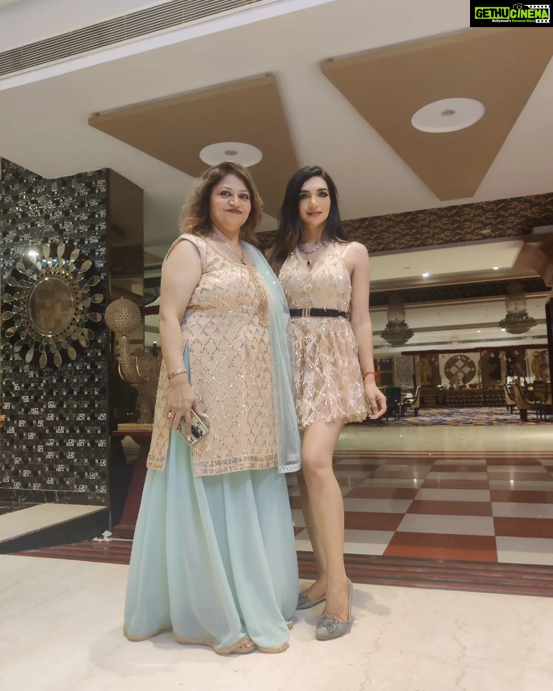 Kriti verma Instagram - Happiness after a successful show... My fav pic is the last one .. Find out why ?? @kanchan6155 ❤️ . . . . . . #kriti #kritiverma #event #eventdiaries #shortdress #show #stage #biggboss #roadies #dancingqueen #potd #explore #foryou #foryourpage #jaimatadi🙏🧿