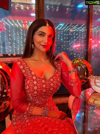 Kriti verma Instagram - Eid Celebrations 😊 . . . . . . . #kriti #kritiverma #reels #reelsinstagram #party #dinner #ballys #ballysentertainment #explore #foryou #foryourpage #gulshangrover #fazil #vishaalkotian #viral