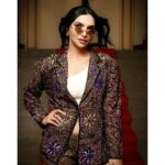 Kriti verma Instagram - Hello Weekend 🧿😎 . . . . #blazer #punjaban #kalakalachashma #kriti #kritiverma #tallgirl #hotpants #musicvideo #biggboss #bigboss #mtv #roadies #jaimatadi🙏🏻