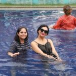 Kriti verma Instagram - Pool time 😎🥰🧿 . . . . . #potd #poolparty #family #love #delhite #mumbaikar #kriti #kritiverma Downtown
