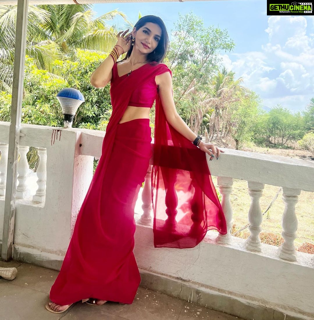 Kriti verma Instagram - Very thing is better in pink 🌸 . . . . . . . #saaree #ethnic #love #pink #kriti #kritiverma #tallgirl #biggboss #roadies #mtv #actor #actorslife #jaimatadi🙏🏻 Kharghar, Mumbai