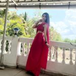 Kriti verma Instagram - Very thing is better in pink 🌸 . . . . . . . #saaree #ethnic #love #pink #kriti #kritiverma #tallgirl #biggboss #roadies #mtv #actor #actorslife #jaimatadi🙏🏻 Kharghar, Mumbai
