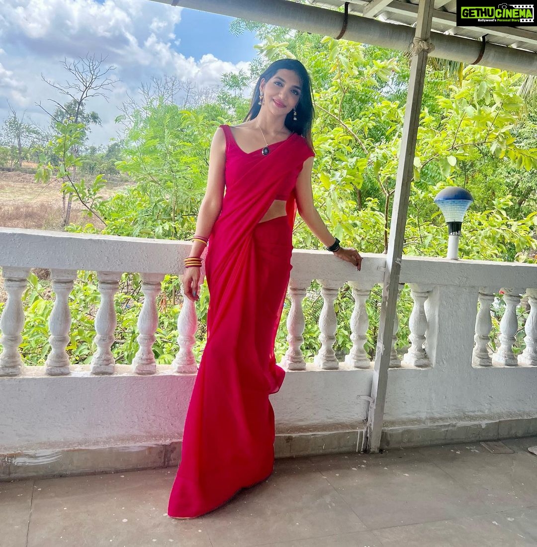 Kriti verma Instagram - Very thing is better in pink 🌸 . . . . . . . #saaree #ethnic #love #pink #kriti #kritiverma #tallgirl #biggboss #roadies #mtv #actor #actorslife #jaimatadi🙏🏻 Kharghar, Mumbai
