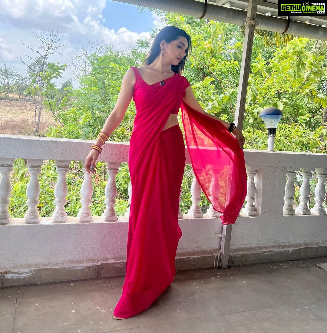 Kriti verma Instagram - Very thing is better in pink 🌸 . . . . . . . #saaree #ethnic #love #pink #kriti #kritiverma #tallgirl #biggboss #roadies #mtv #actor #actorslife #jaimatadi🙏🏻 Kharghar, Mumbai