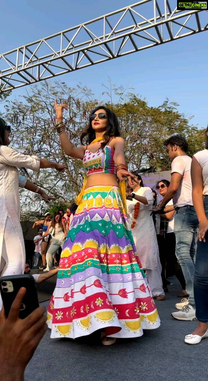 Kriti verma Instagram - Meaning understood 🙏😐 . . . . . . #apdhillon #intense #love #dance #celebrityappearance #stageshow #dancer #actor #perfprmance #color #day #biggboss #roadies #jaimatadi 🙏