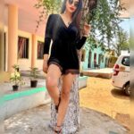 Kriti verma Instagram - Life is tough my darling, but so are You🔥 . . . . . #tallgirls #kriti #kritiverma #inbetweenshots #shootdiaries #webseries #love #laugh #black #longlegs #shades #hotmodel #sexydresses #shortdress #heels #black #jaimatadi🙏🏻🧿