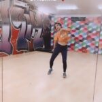 Kriti verma Instagram - Next time for sure 🧿🙈 . . . . . . #rehearsals #dance #stageshow #garmi #norahfatehi #kriti #kritiverma #bloopers #jaimatadi🙏🏻