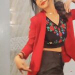 Kriti verma Instagram - Uff @kritivermaofficial 🔥 My fav color is red.. what's yours ??? 🌹 . . . . . #reeltoreel #reelsinstagram #reelkarofeelkaro #red #dance #khabartenukoina #nakhre #