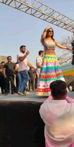 Kriti verma Instagram - One day prior to my Surgery 🙏😱 . . . . . #saamisaami #borntodance #dancer #anchor #celebrity #actor #host #kriti #kritiverma #reel #reelsinstagram #reeltoreel #reelkarofeelkaro #trending #stage #event #holi #rangbarse