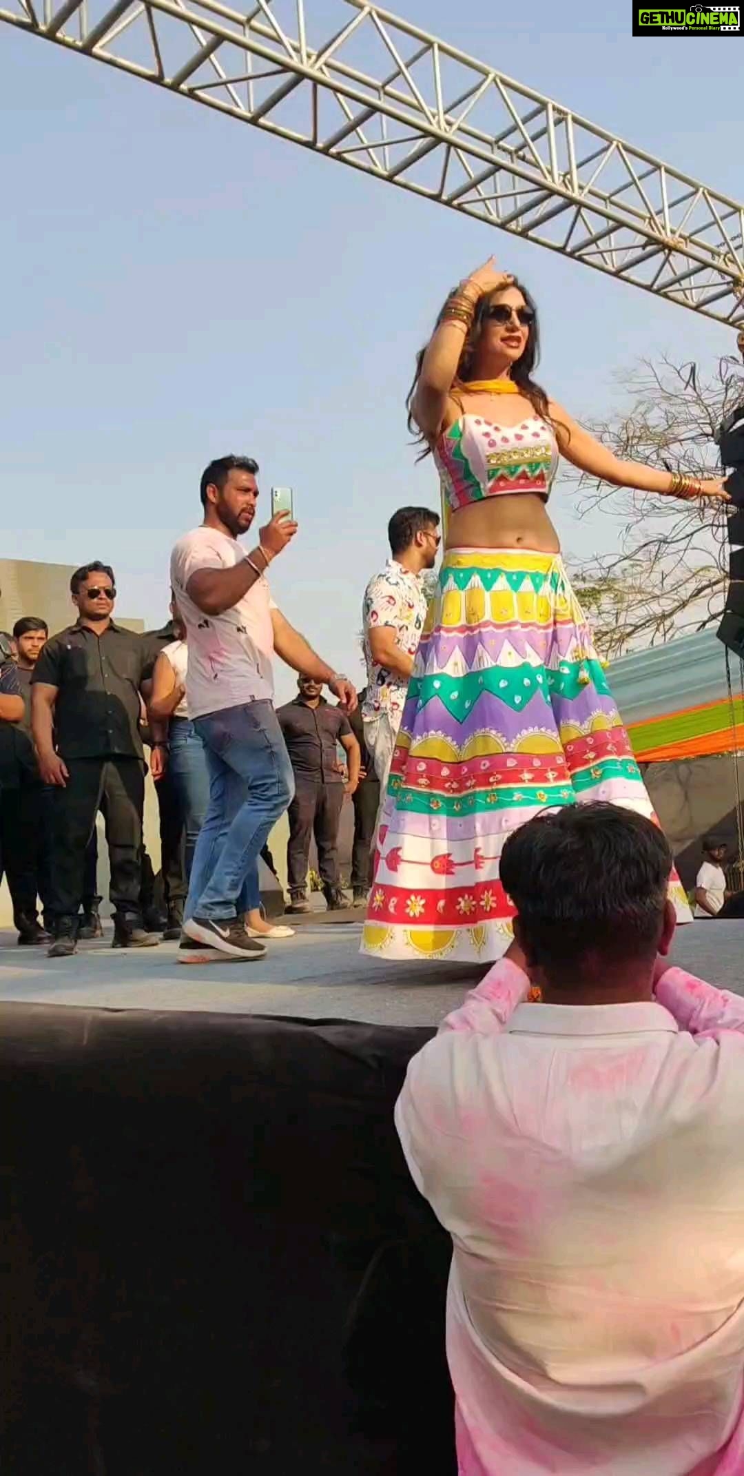 Kriti verma Instagram - One day prior to my Surgery 🙏😱 . . . . . #saamisaami #borntodance #dancer #anchor #celebrity #actor #host #kriti #kritiverma #reel #reelsinstagram #reeltoreel #reelkarofeelkaro #trending #stage #event #holi #rangbarse