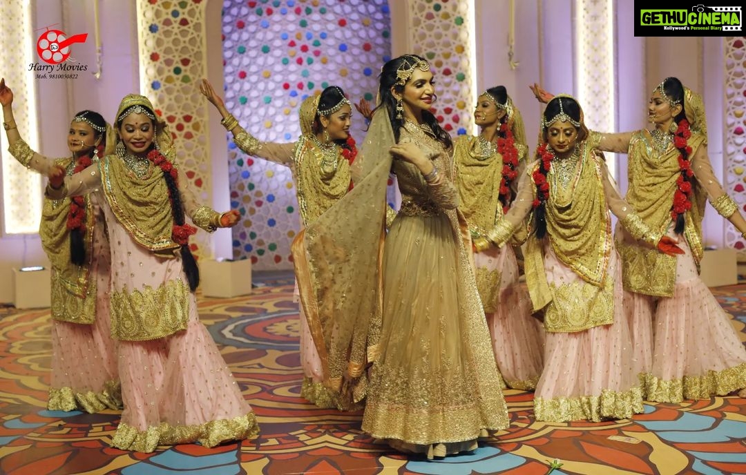 Kriti verma Instagram - Ufff @kritivermaofficial 🔥🔥 in #pakeezah style 🌹 . . . . . #dance #show #celebrityappearance #celebrity #dancer #stageshow #GopalGuthka #actor #actorslife #ethnic