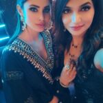 Kriti verma Instagram - It's a NOIR World. Unfair things Happen!! @kritivermaofficial @imouniroy . . . . . #noir #black #love #event #show #hosting #ancgoring #kriti #blackdress #mouniroy #insta #saturday