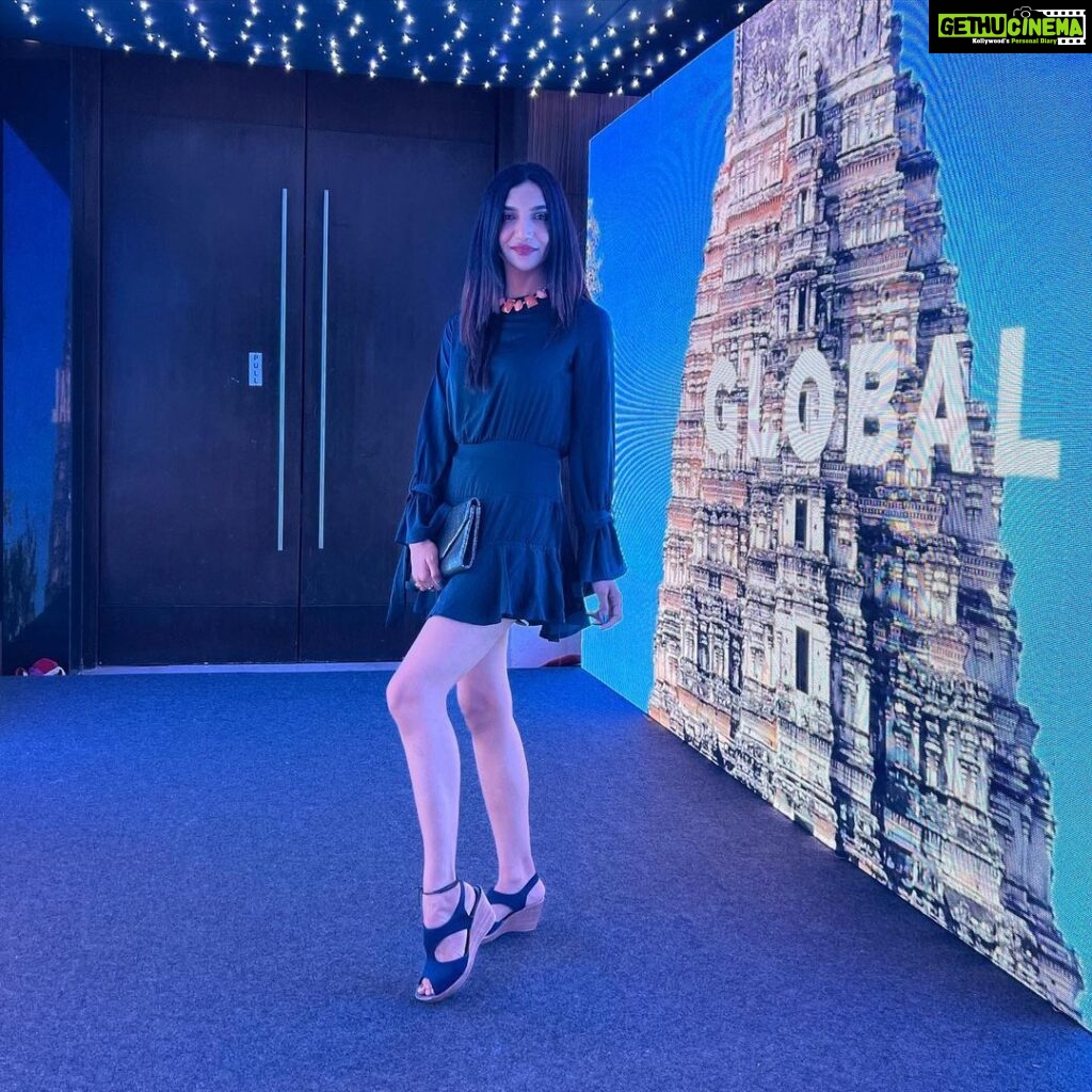 Kriti verma Instagram - Long legs give the best view 🔥 . . . . . #event #tallgirl #kriti #verma #biggboss #roadies #insta #potd #explore #foryou #jaimatadi🙏🏻 Novotel Mumbai Juhu Beach