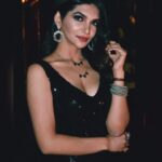 Kriti verma Instagram - A few clicks for the camera 🧿 . . . . . . #black #poses #kriti #kritiverma #tallgirls #potd #saturdayvibes #actor #event #jaimatadi🙏