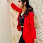 Kriti verma Instagram - Sometime..I just don’t feel like smiling..or may be..most of the times 🥀 . . . . . . #kriti #kritiverma #red #bts #shootdiaries #tbjjn #biggboss #mtv #roadies #terinaar #record #simranthelostsoul #mtvbcl4 #haveli #dora #jaimatadi🙏🏻 Cherish Studios