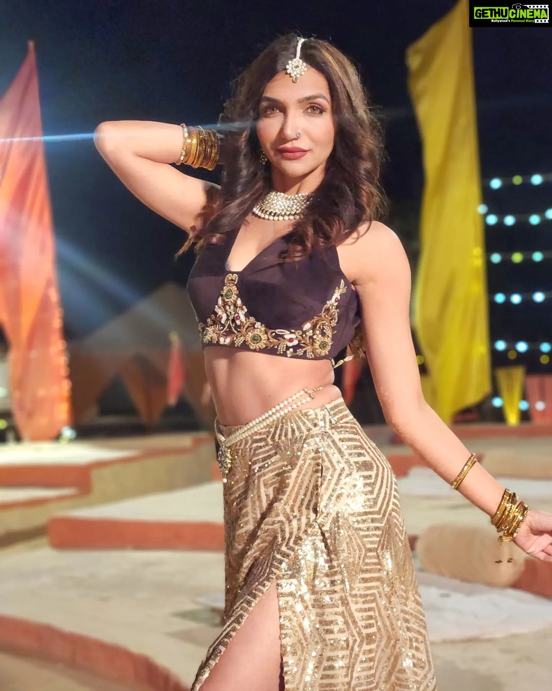 Kriti verma Instagram - Well.. by God's grace 4 songs f mine were released in the past month. So now it's a quiz for you guys to tell me the name of the song from which this look is posted today ? 1- Pappi 2 - Basanti 3 - Kaise Bhula Du 4 - Pehli Vari Let's see love ❤️ . . . . . . #kriti #kritiverma #songs #pappi #basanti #kaisebhuladu #pehlivari #musicvideo #trending #million #explore #foryou #foryourpage #bigboss #biggboss #MTV #Roadies #splitsvilla #punjab #haryana #India #jaimatadi🙏🏻🚩