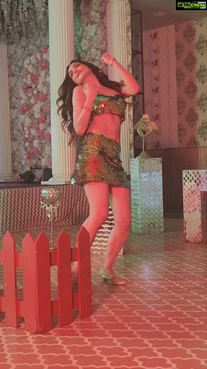 Kriti verma Instagram - My New Song "Pappi" is Out now. Check out the link in bio. Hope you guys love it❤️ Make reels in this hook step and tag me. Would love to share all your reels ❤️🔥😚💕 . . . . . . #kritiverma #kriti #Kritivermaofficial #dance #expertjattharyanvi #itemsong #manishrawal #haryanvisong #hindi #bollywood #biggboss #MTV #Roadies #bts #jaimatadi🙏