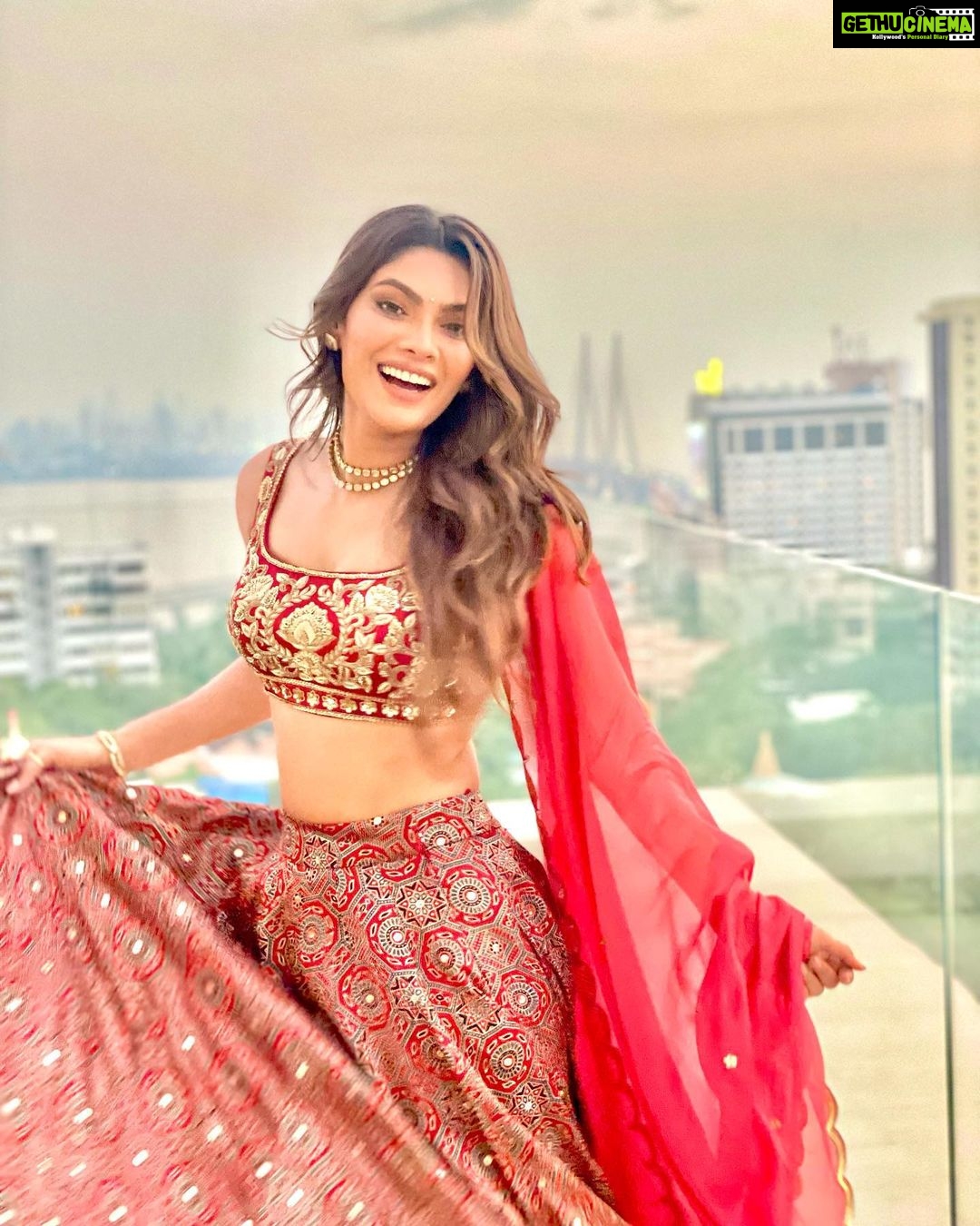 Lopamudra Raut Instagram - Happy Diwali 🪔 have a safe one ! I couldn’t choose so here you go ! Diwali bonus 💥 wearing @salianbyanushree @notandasofficial #diwali #celebration