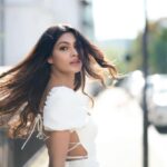 Lopamudra Raut Instagram - Damsel in distress ? Shot by @cabincrewafterwork makeup and hair by @helenartistry #photoshoot #london